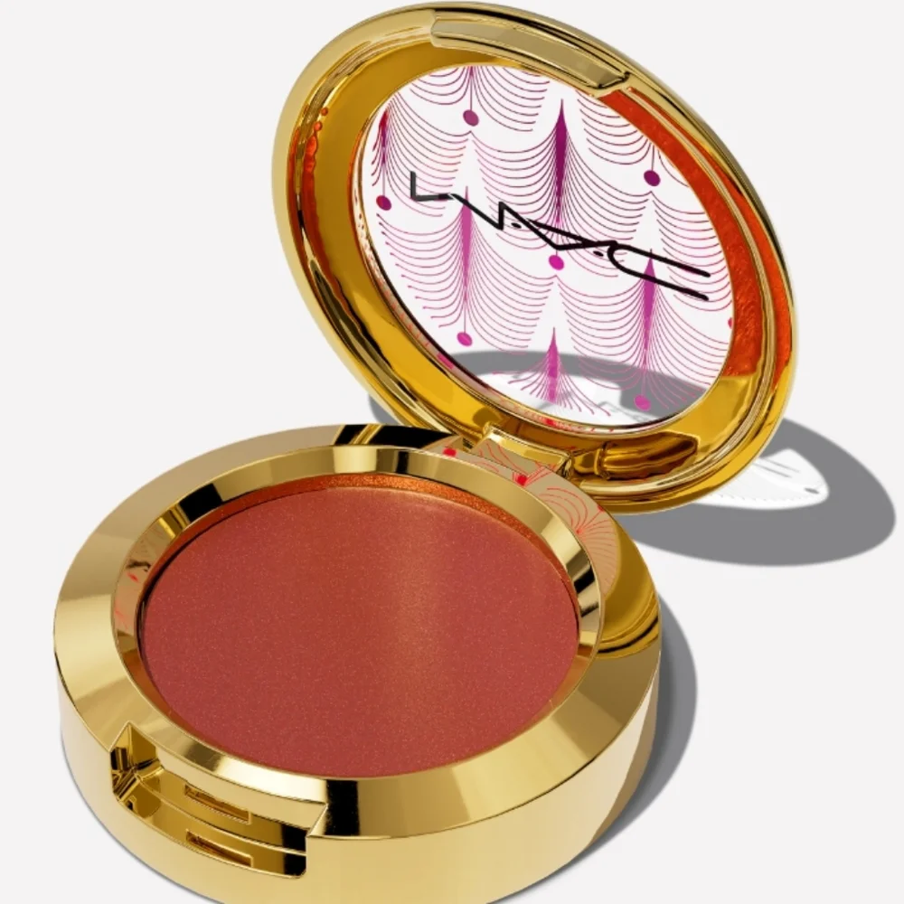 MAC Coveted Coral Skinfinish Metallic Cream Blush